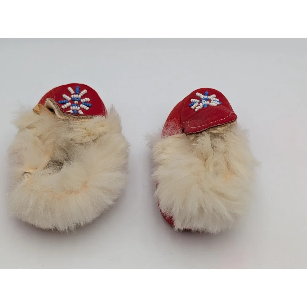 Sioux Mox Baby Moccasin Sz 2 Beaded Snowflake Fur Trim Red